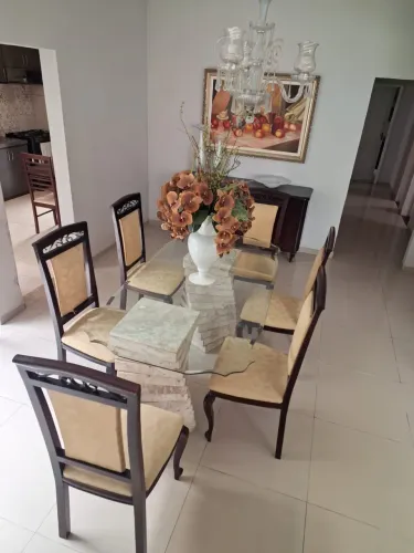 Sala COMPLETA (Mesa + 6 cadeiras + Móvel buffet + Quadro)