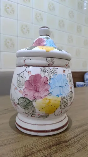 Pote de porcelana antiga