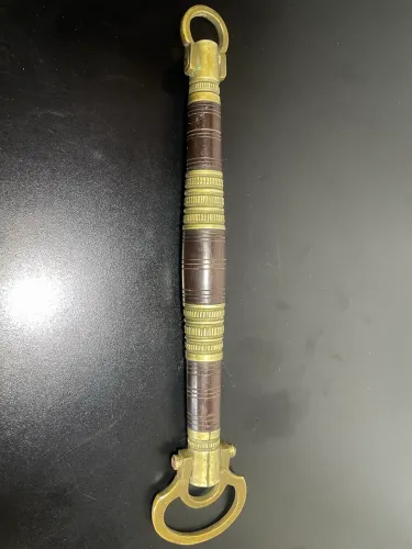 Cabo de Chicote Antigo em Madeira e Latão - Peça Decorativa/Funcional (32 cm) 