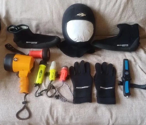 Kit de mergulho com roupa de neoprene completa, faca e diversas lanternas