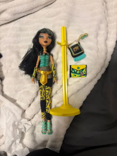 Cleo de Nile School Outs Monster High