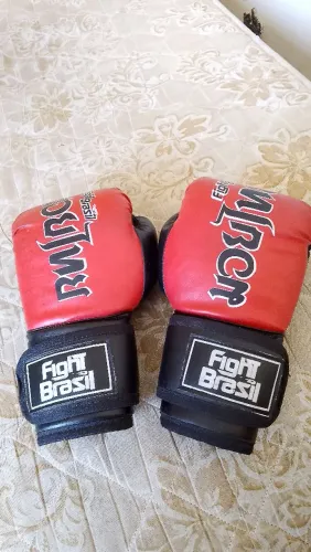 Luva de Artes Marciais 