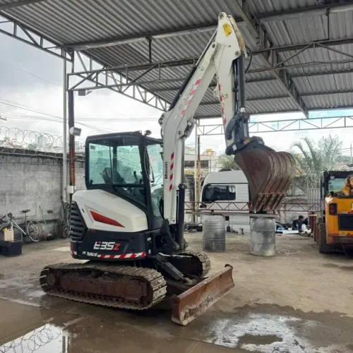 Mini Escavadeira Bob Cat E35z C/ Ar Condicionado