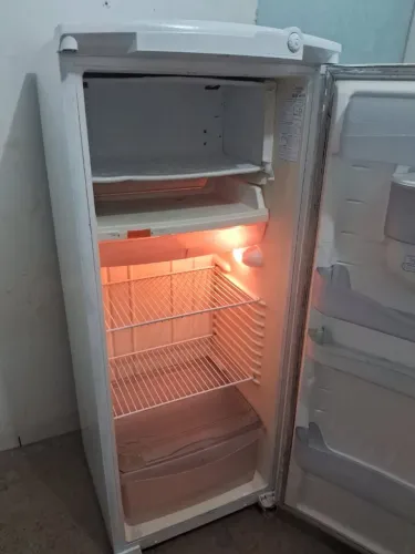 Geladeira Branquinha Consul. Faço entrega