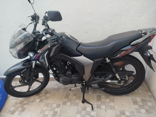 Troco os dois por um carro 