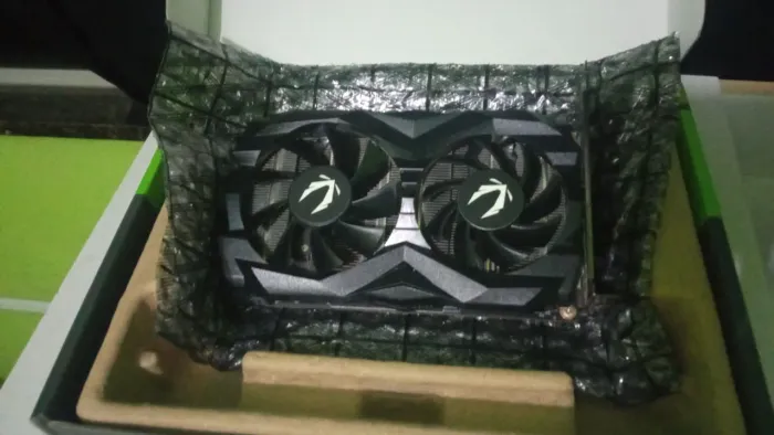 GTX 1660 SUPER - 3 anos de uso (Nunca aberta/OC)