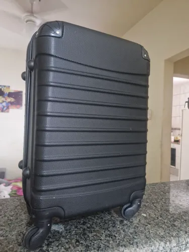 Mala de Viagem 10kg com Cadeado e Rodinhas - Ótimo Estado ?