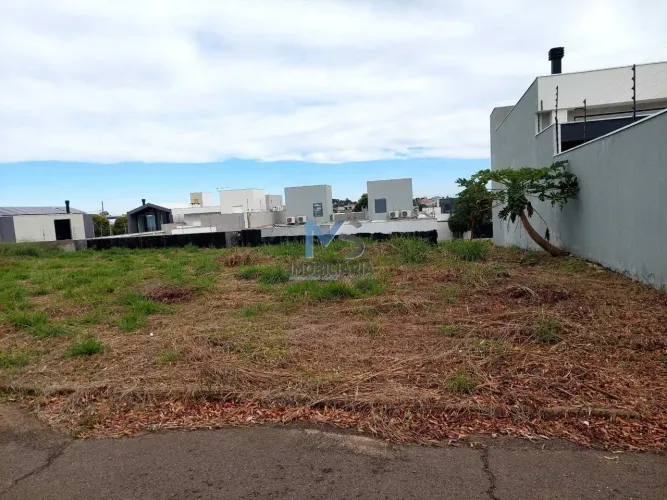 Terreno à venda no Loteamento Riviera