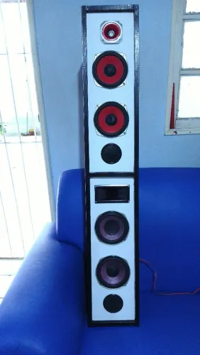 Caixa de Som potente 4 Woofer, 2 tweeters, 6vias de 2 canais, nova sem uso R$300, urg