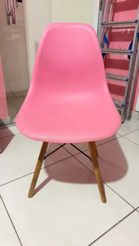 Cadeira effeil rosa