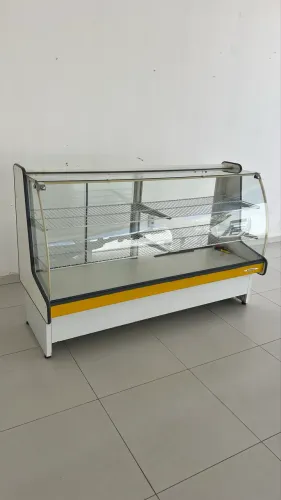 Vendo vitrine usada boa 1300 pra hoje