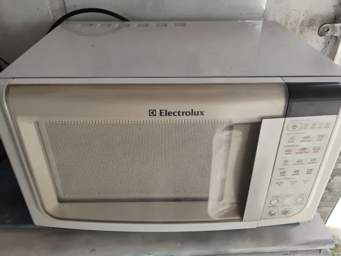 Microondas Electrolux MEF 33 funcionando perfeitamente
