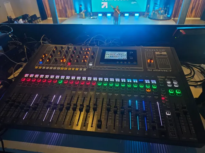 Mesa de som digital SOUNDCRAFT SI IMPACT