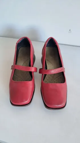 Sandália Outer, 100% couro, estilo Mary Jane!
