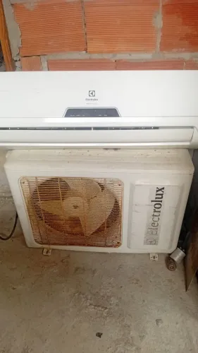 Arcondicionado 9000 BTUS, e 12000 BTUS, R$ 1.200,00 e 1.400,00, funcionando perfeitamente