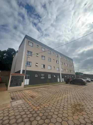 Apartamento térreo com área privativa.