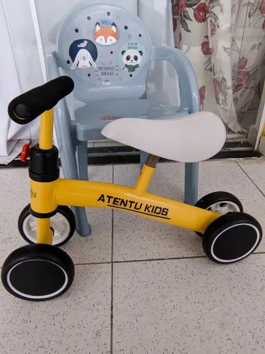 Kit cadeirinha infantil com bicicleta de equilíbrio infantil