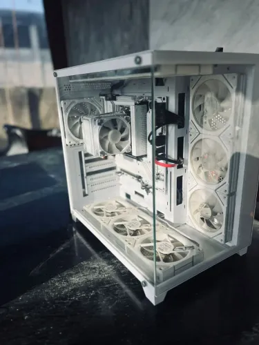 PC Gamer Top Ryzen 5 8600G | 16GB RAM 6000MHz | SSD NVMe + 10 Fans ARGB ?