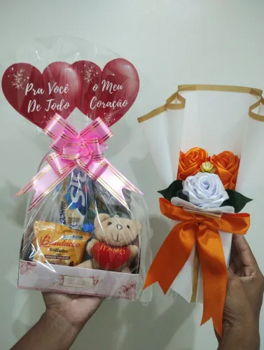 Dia das Mães, Buquê de Rosas Eternas + Cesta de Chocolate 