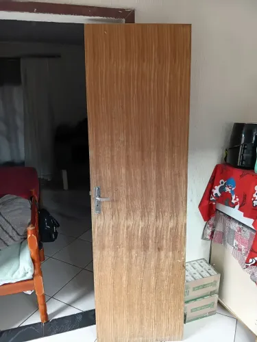 Porta madeira 2 altura×60 largura com caixilho