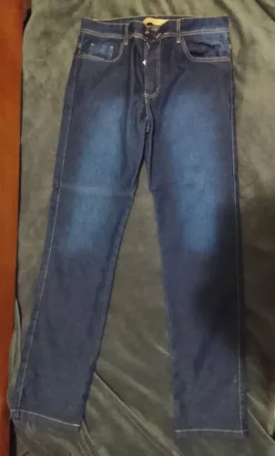 Vendo calça jeans, tamanho 44, nunca usada
