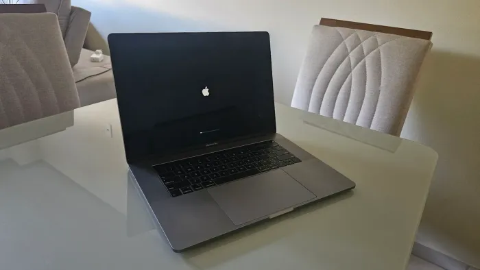 Macbook Pro 2019 i7 16gb 250gb