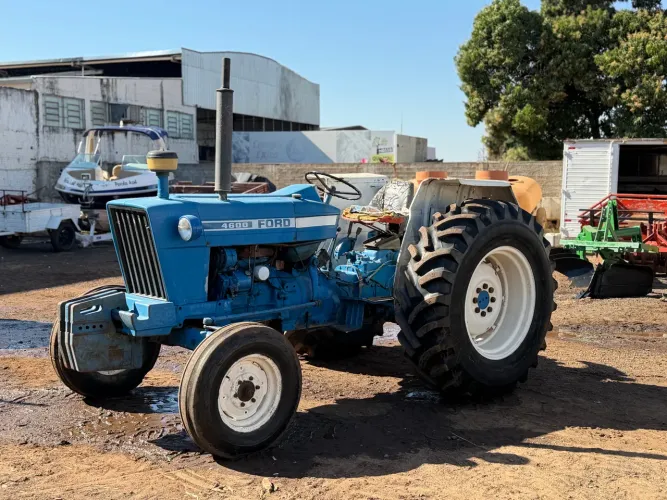Ford 4600 com direção hidráulica 