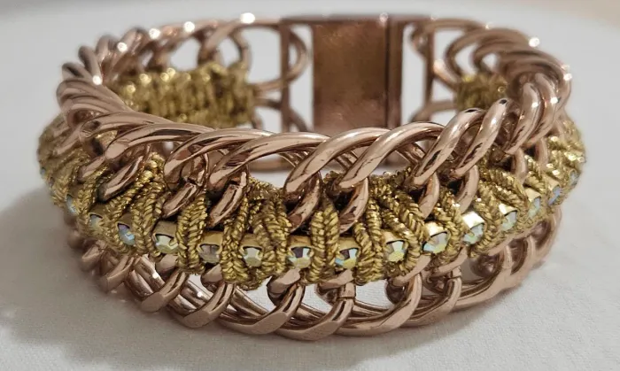 Pulseira feita artesanalmente/Fecho de ímã