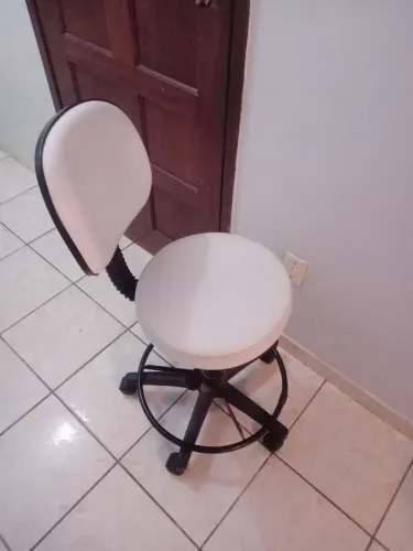 Vendo cadeira mocho.
