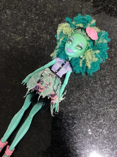 Boneca monster high Honey Swamp