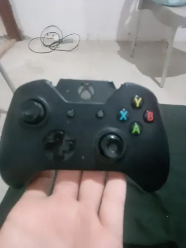 Controle Xbox one, sem os botões RB e LB, de resto funcionando tudo