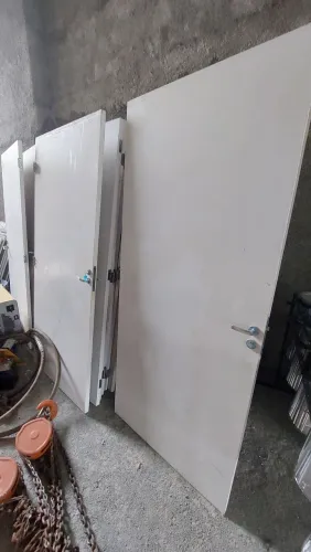 40 portas de madeira 90 cm com fechadura e dobradica sem batente  