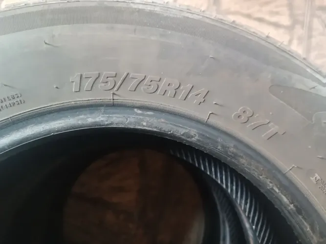 Pneus aro 14 175/75 2 com 4 meses de uso e outro meia vida
