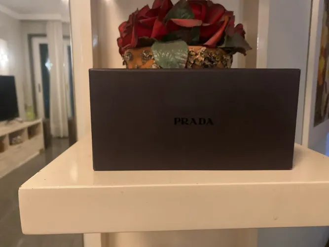 Óculos Prada da Itália