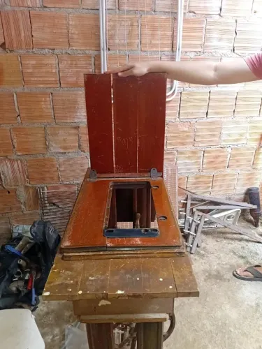 Máquina de costura singer (top das galáxias)