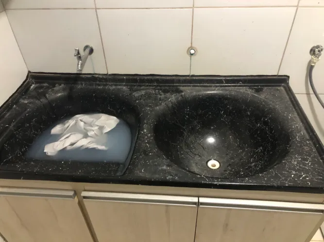 Tanque de lavar roupa duplo com gabinete