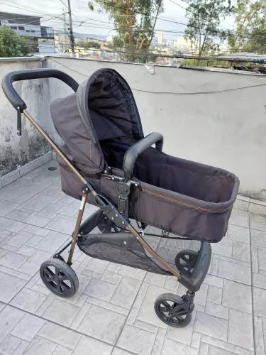Carrinho de bebê conforto 