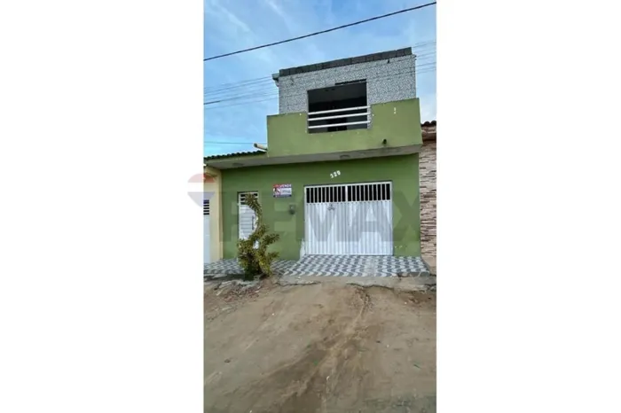 CASA COM 1° ANDAR EM BAIRRO TRANQUILO | CONFORTO E ESPAÇO