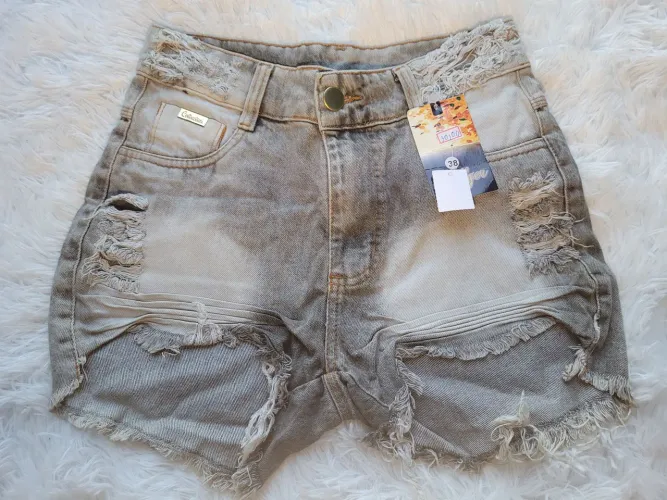 Shorts jeans novo tamanho 38 pequeno serve 36