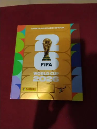 Vende-se esse álbum dourado da copa de 2026 incompleto com mais de 260 figurinhas coladas