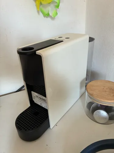 Cafeteira Nespresso Essenza Mini Branca + 30 cápsulas 