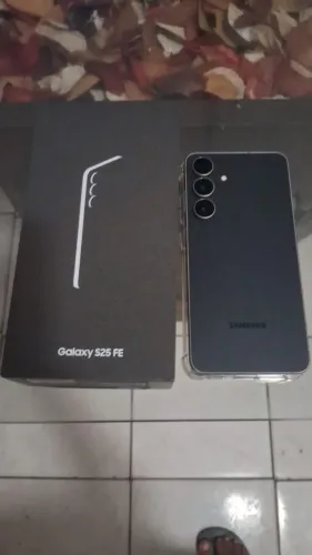 Vendo um Samsung s25 256 GB com todos os acessórios e nota fiscal