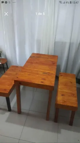 Conjunto de mesa e bancos ( novos)