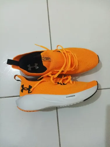 Vendo tênis Under Armon Amarelo