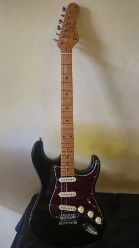 Guitarra Tagima TW 530 com capa