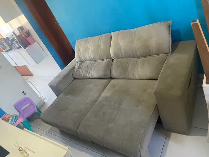 Sofá retrátil com 1 ano de uso