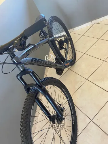 Vendo bicicleta aro 29 bem conservada