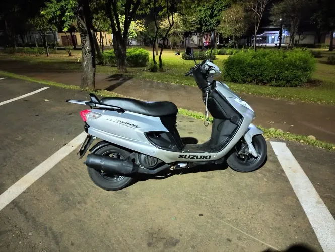 Moto Automática - Suzuki
