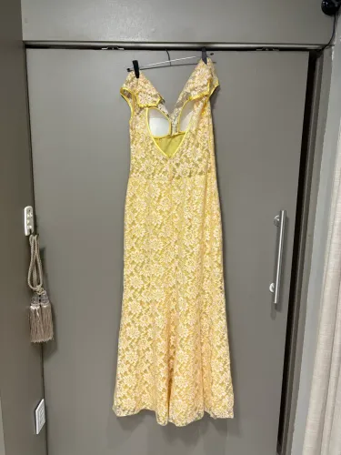 Vestido de festa amarelo