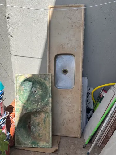 VENDO PIA DE COZINHA EM PEDRA + TANQUE DE LAVAR ROUPA